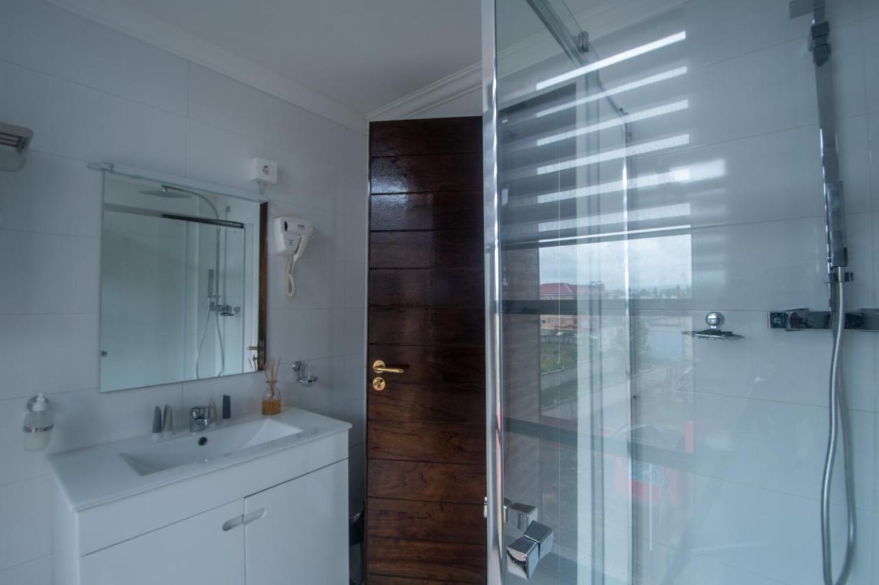 Wdc Aparthotel - Buea ภายนอก รูปภาพ